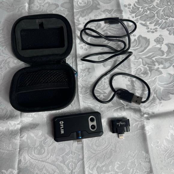 FLIR One Pro iOS Thermal Camera Adapter - Picture 2 of 4
